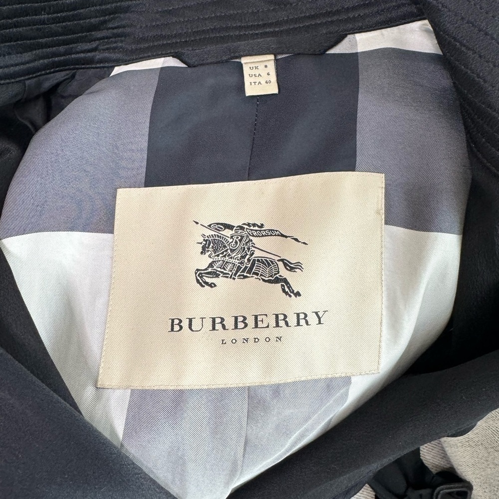 Burberry Silk Women's Trench Coat - Timeless Elegance 🌟 - Picture 5 of 11